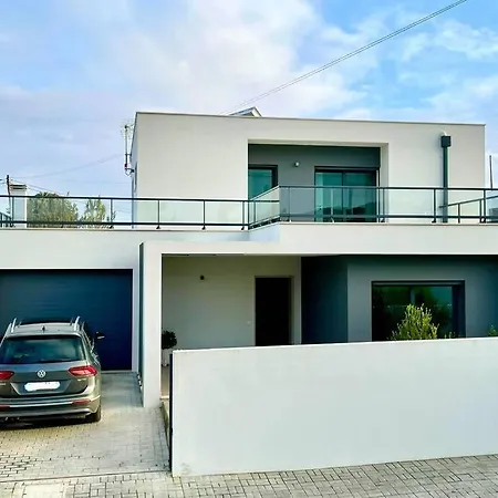 New&modern 3 Bedroom With Private Heated Pool Near Nazaré *