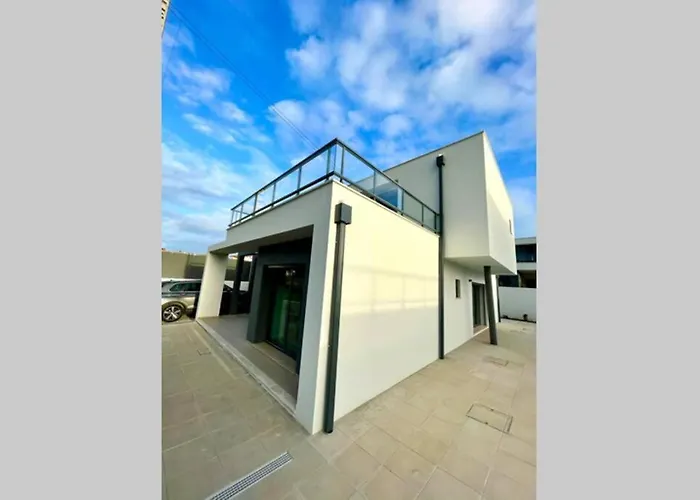 New&modern 3 Bedroom With Private Heated Pool Near Nazaré *